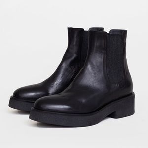 No 6 Pull on Crepe Sole Boot in Nero